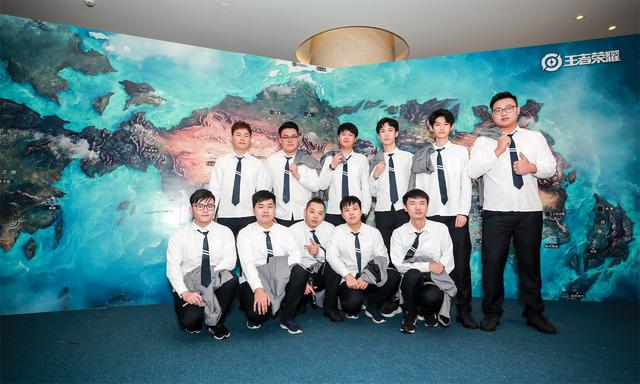 BA黑凤梨.770加入KZ战队,走出国门的辅助,请