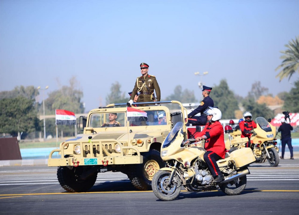 伊拉克举行盛大阅兵式,美俄兵器齐亮相