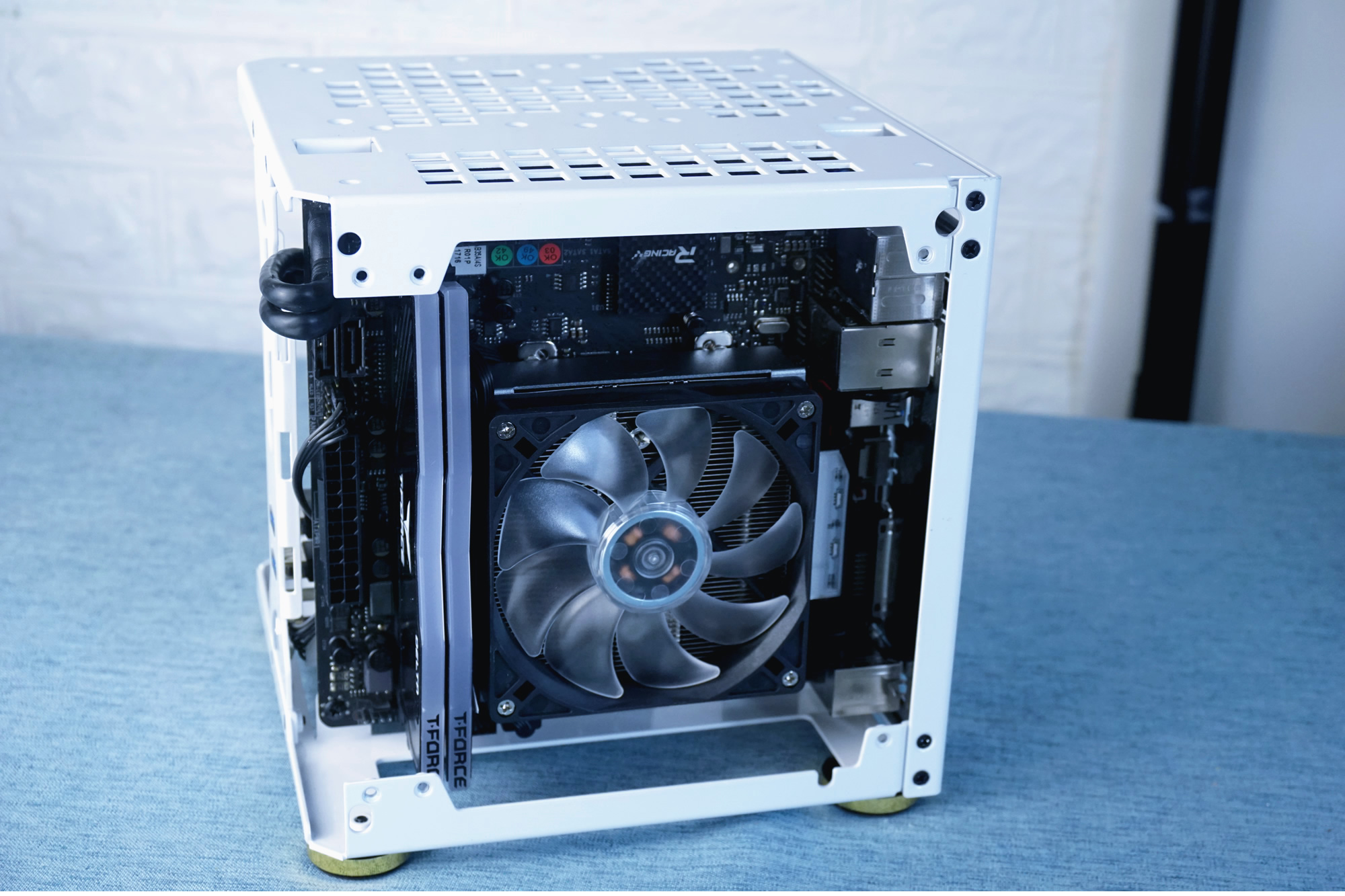 机械大师——mc18小魔方机箱装机展示