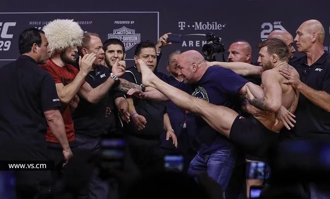 ufc229称重过关:但哈比布两眼无神 状态有点危险