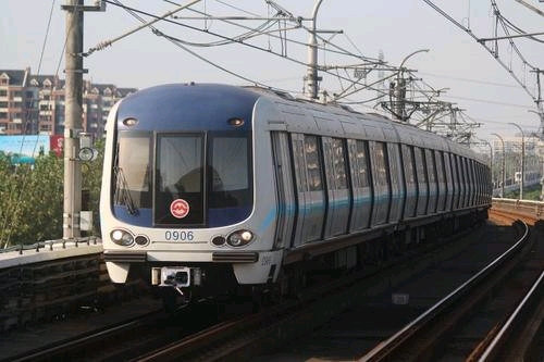 上海地铁九号线列车图片