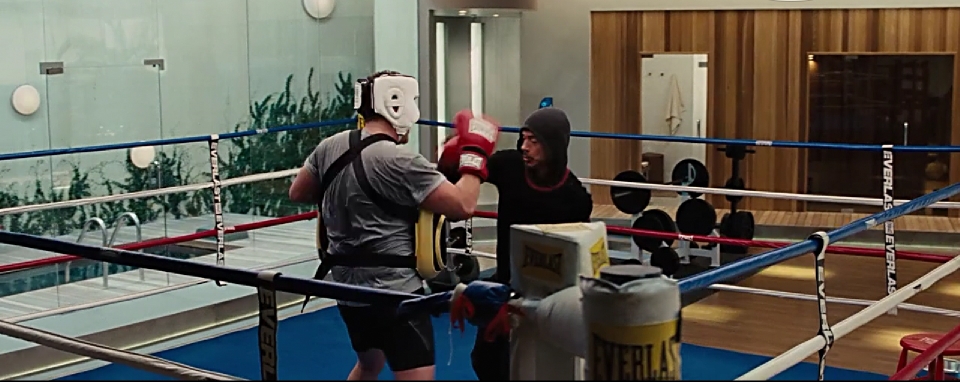 功夫妮妮(电影中钢铁侠的格斗能力)