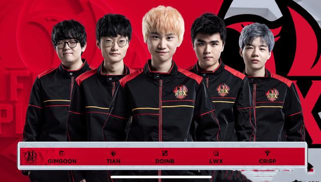 snake在重庆主场迎战前来挑战的fpx战队