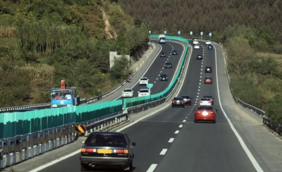我国第一条不限速高速快要来了 预计明年通车 哔哩哔哩