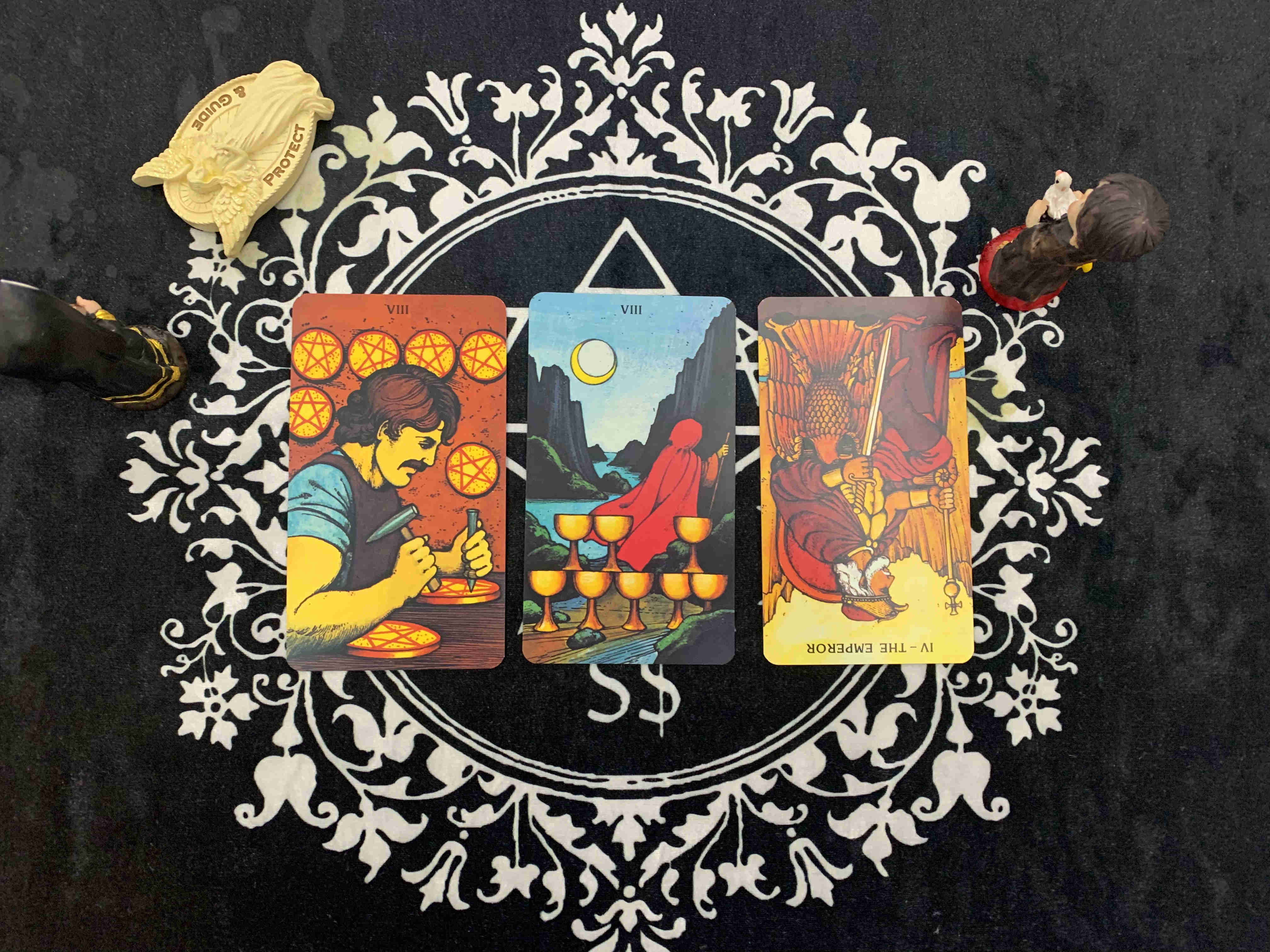 星币八,圣杯八,皇帝逆位