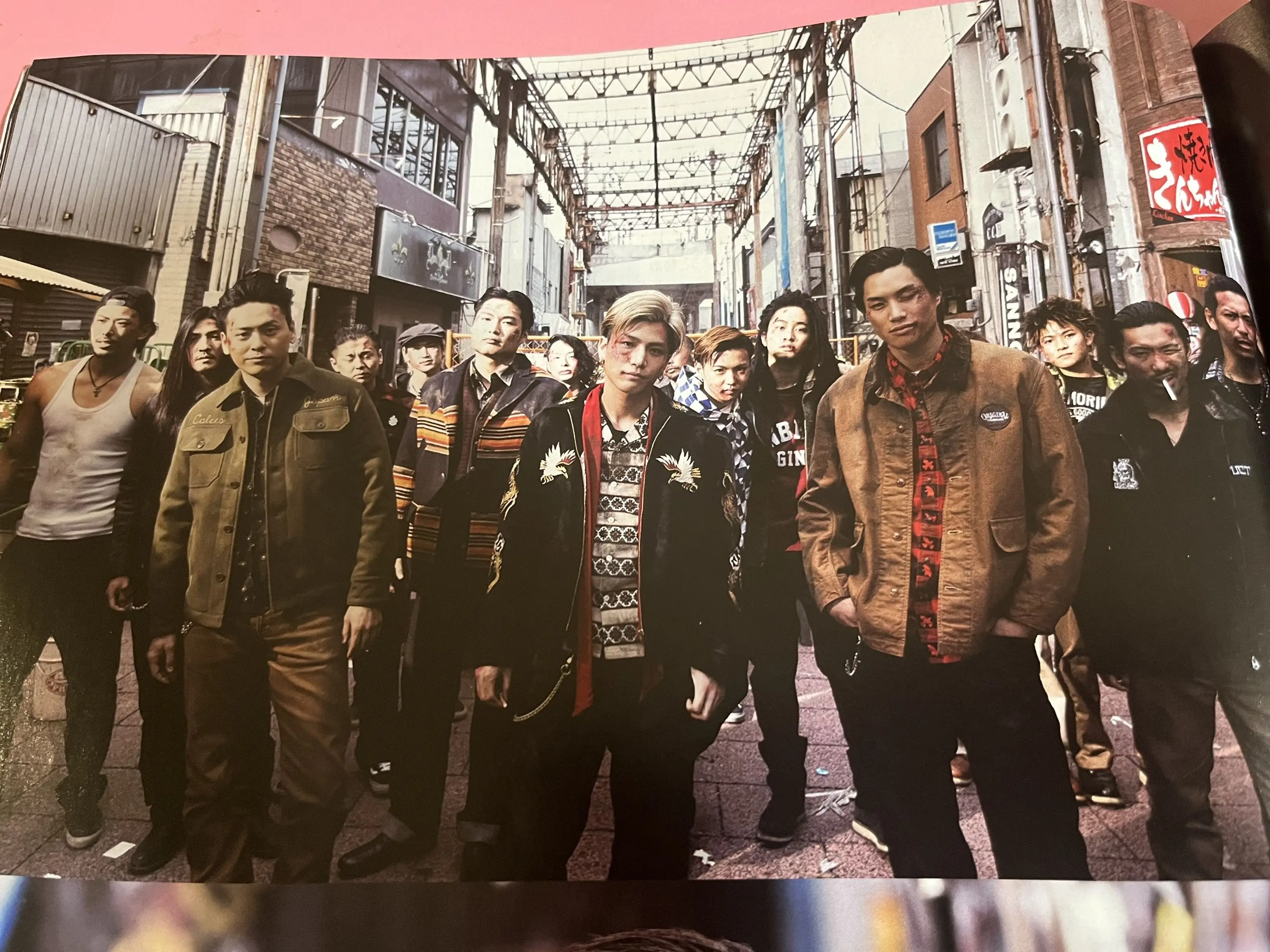 眼镜蛇(本名:緋野冬兵)曾是传说中的组织mugen的一员,如今是山王联合