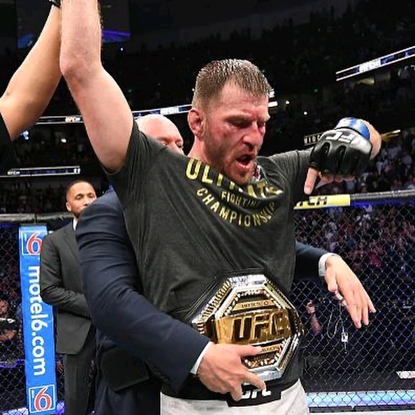 ufc重量级冠军火警米欧奇ins照片自取