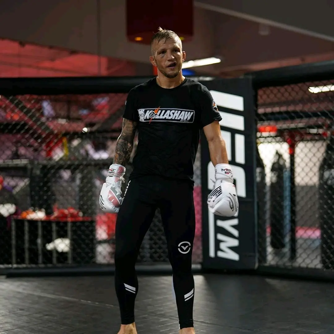 ufc"毒蛇"tj·迪拉肖宣布退役 - 哔哩哔哩