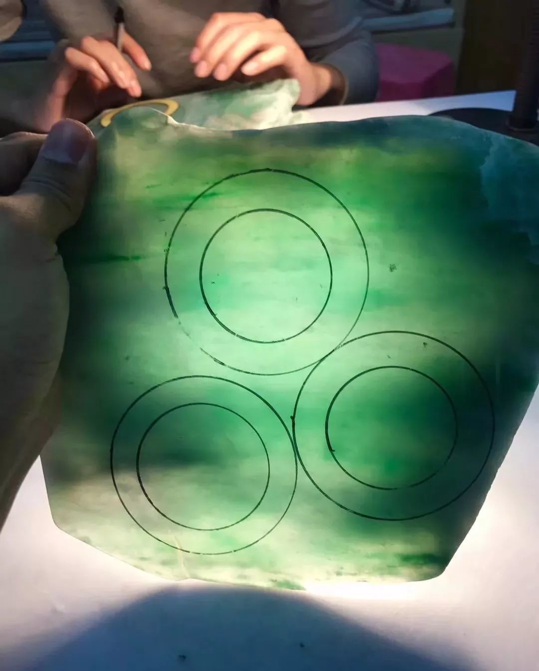 冰飘花翡翠手镯制作过程真的太美