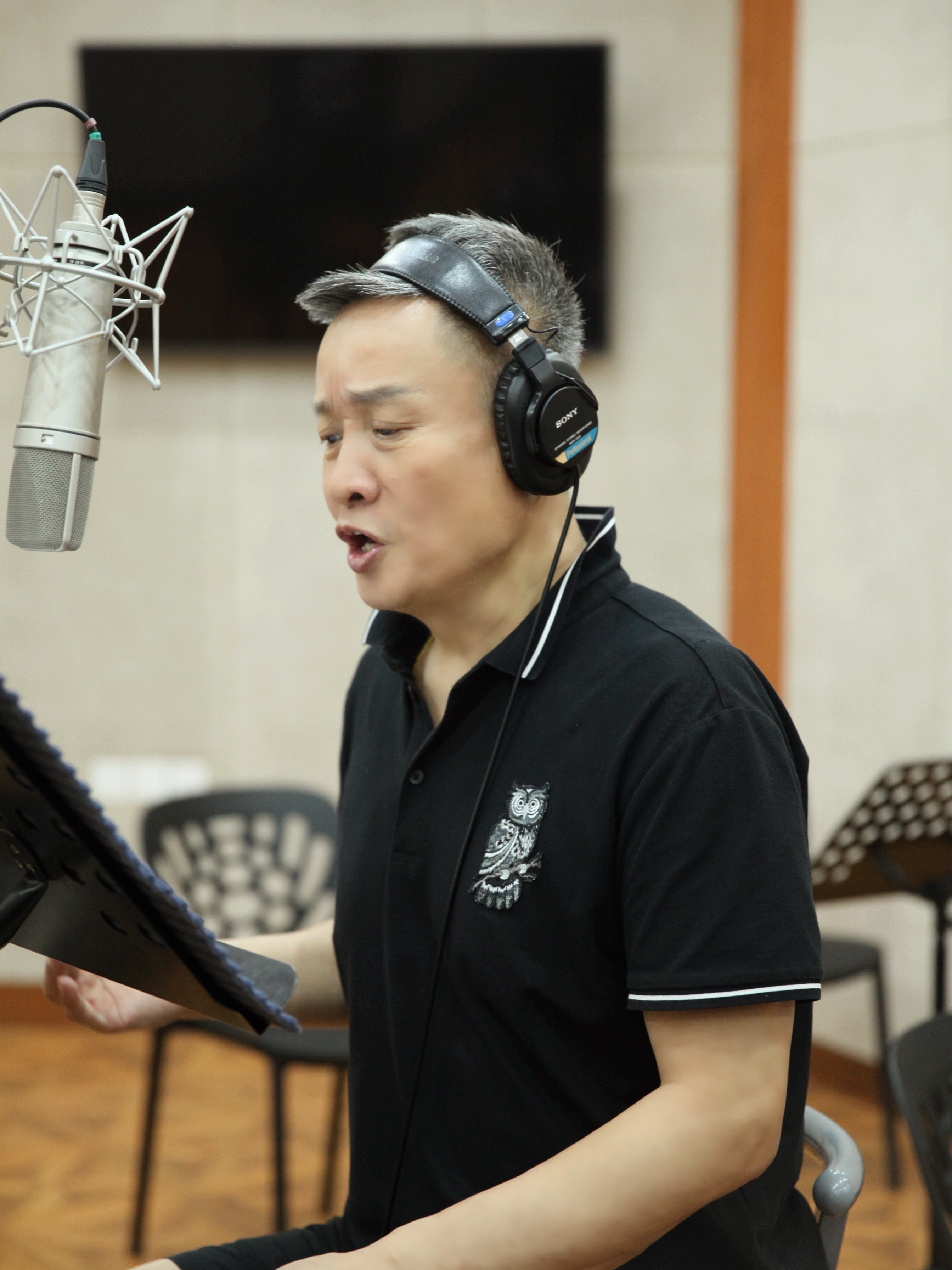 歌唱家阎维文演唱《大路长天》,向新时代的奋斗者致敬 - 哔哩哔哩