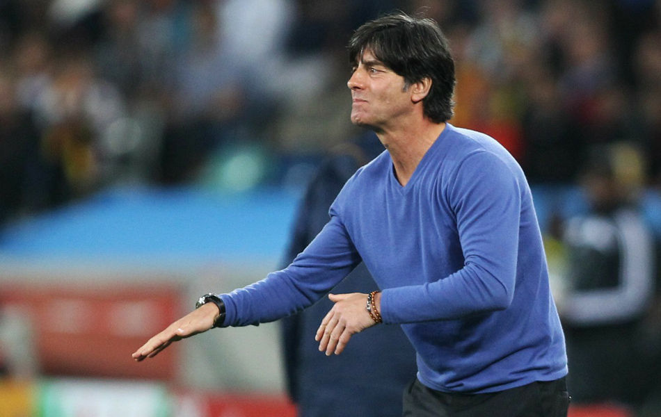 勒夫的优雅让德国队严重缺钙?德国队被打回2004年,必须集体下课!