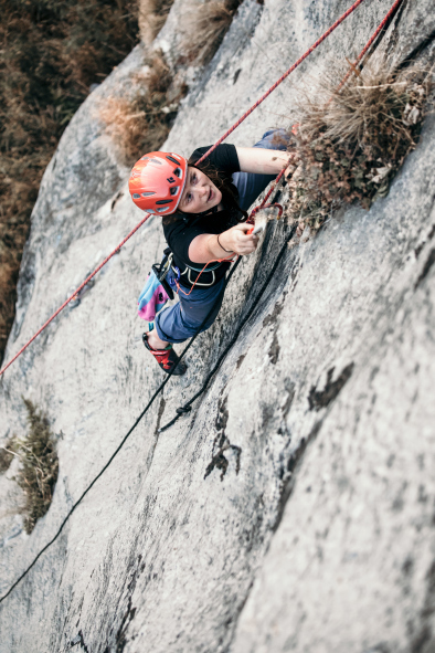攀岩队规划并标注了迪利然附近的22条攀登路线,记录在册以供攀岩爱好