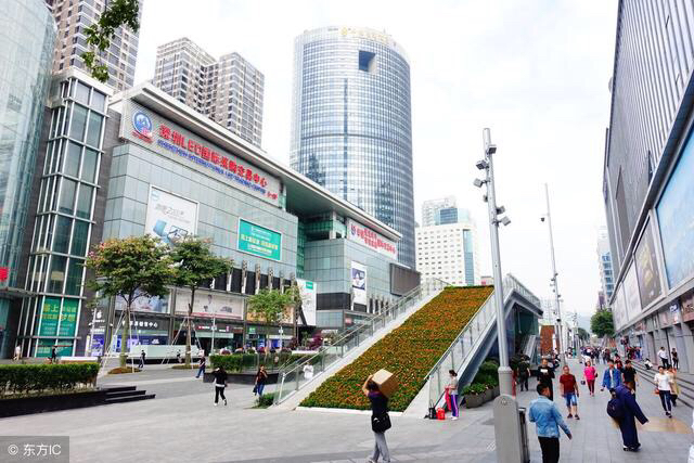 华强北手机批发市场一夜崩盘,200万天价一米