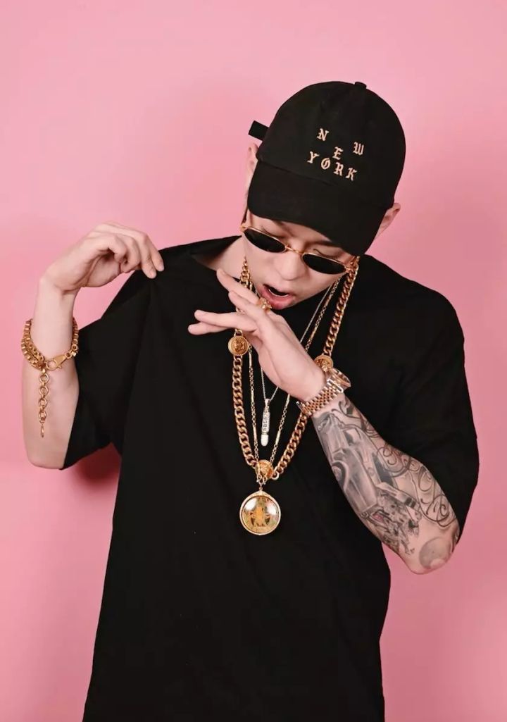 而这次在公众号上放出的《未来还未来》则由弹壳与pgone合作,hook部分