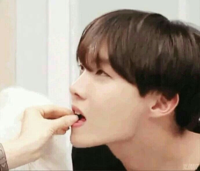 当你喝醉了发酒疯时防弹的反应（郑号锡篇）