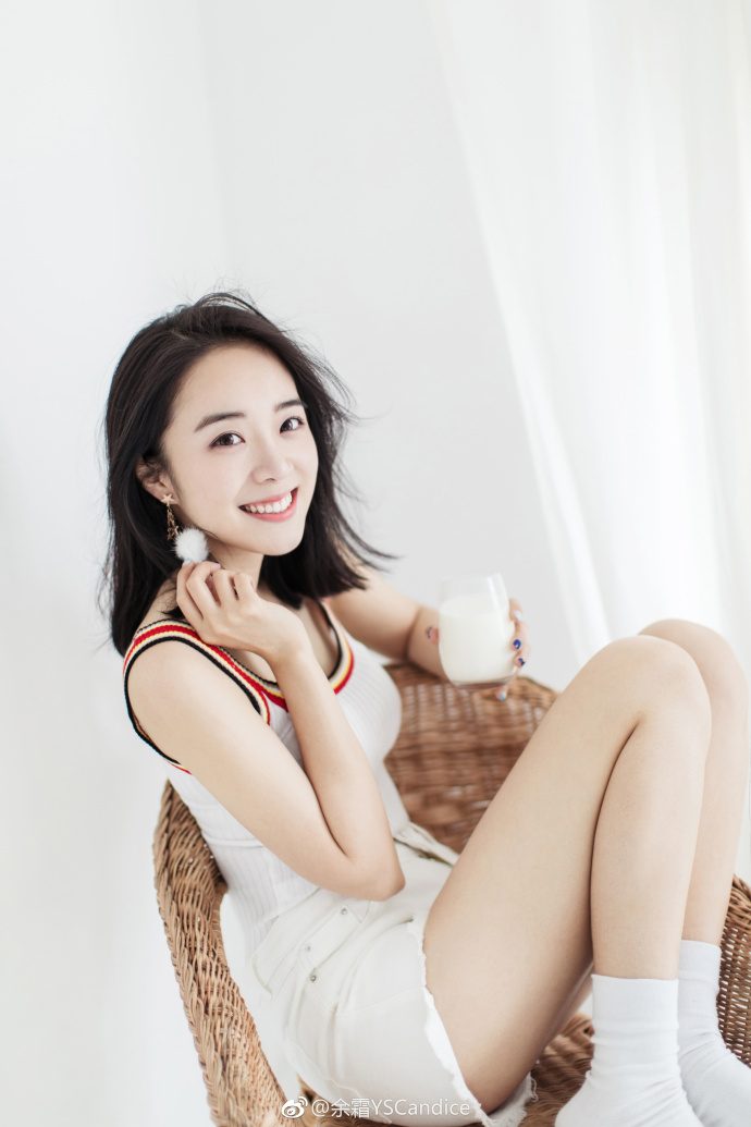 lol:余霜晒性感长腿写真照,fnc官方调侃太意外!