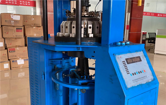 欧犀莎一体裤加工种类繁多,适应各种年龄群体需求