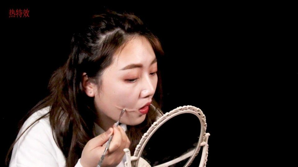 电影中裂口女是这样化的,看完你还怕她吗