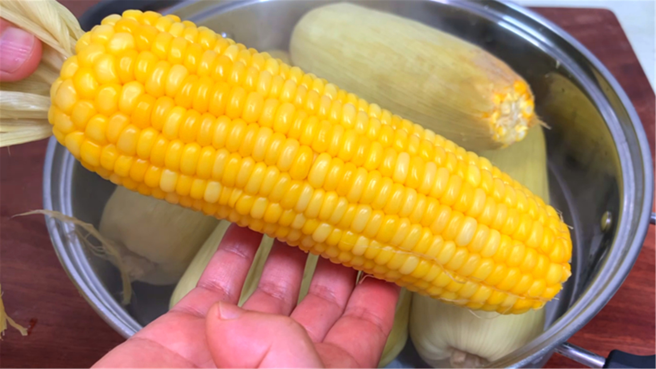 这是爱吃玉米的人吃的玉米_典韬视频-站酷ZCOOL