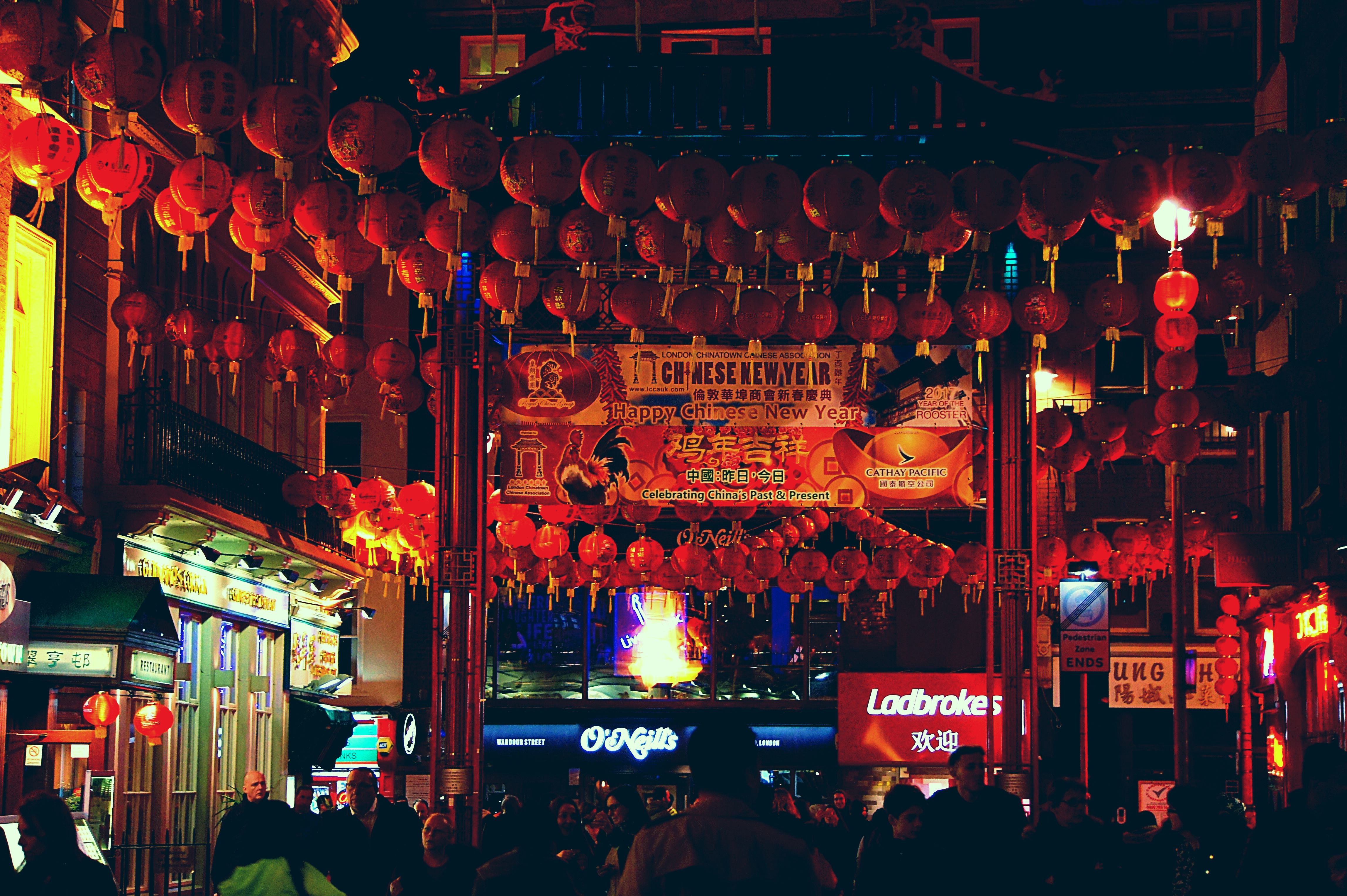 作文素材|《南方周末》1997-2007新年致辞特辑:我们还未懂事时,世界是