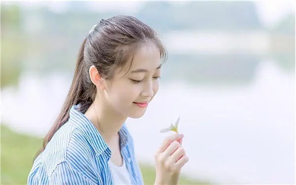 如何在微信约妹子