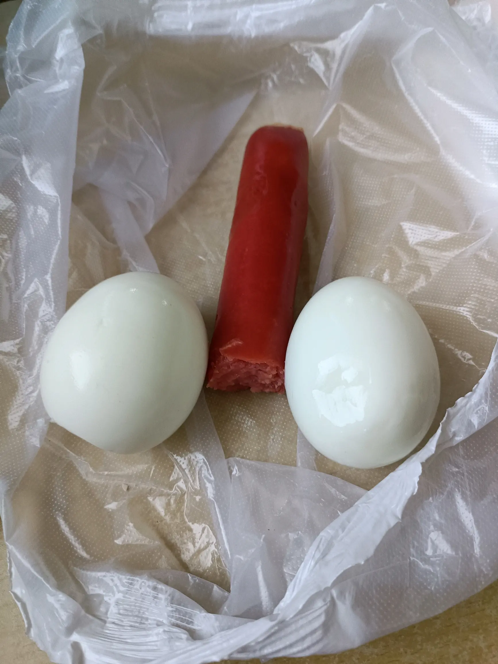 今天早上吃了一根香肠两个鸡蛋