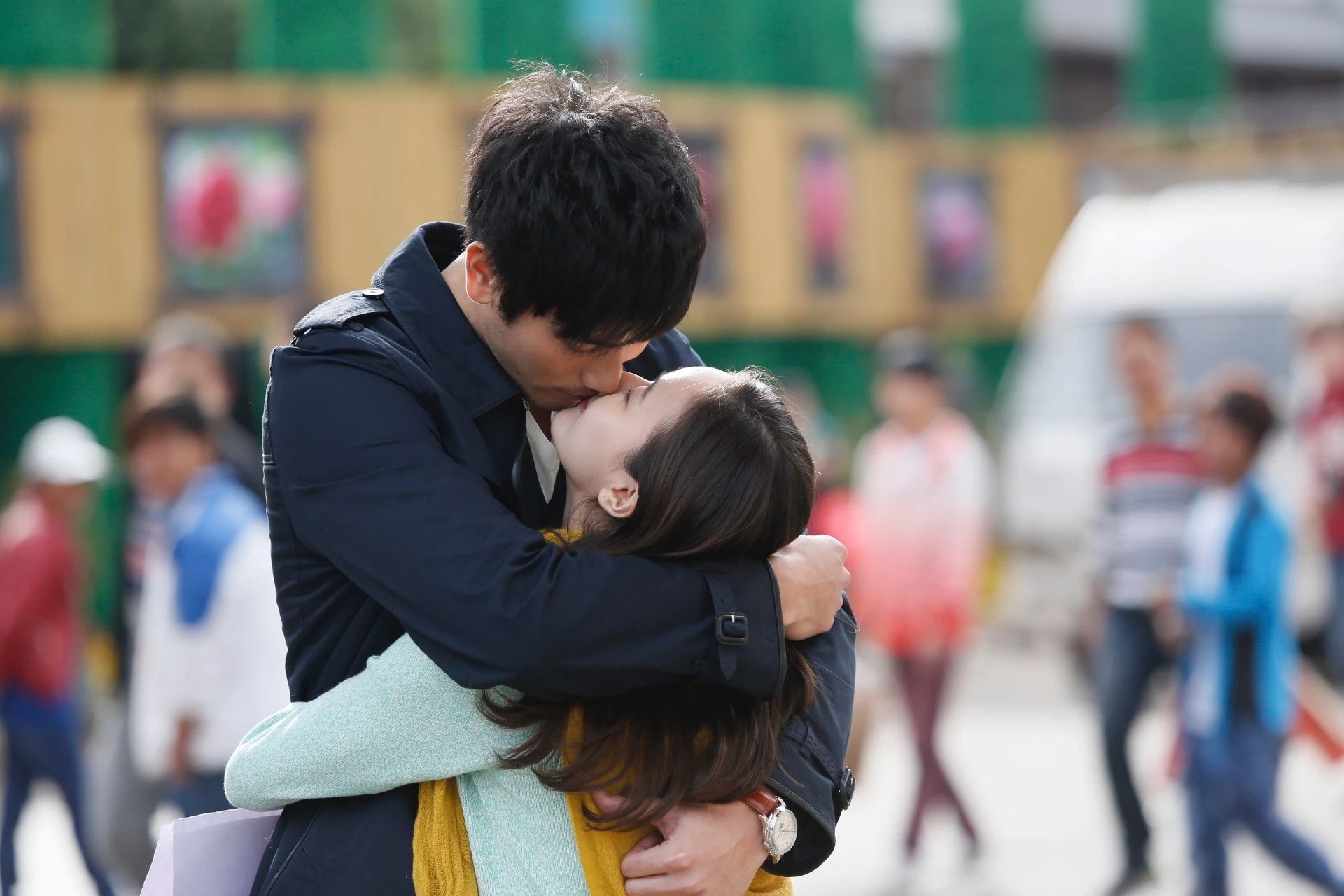 国产剧霸道总裁,终于让人看吐了