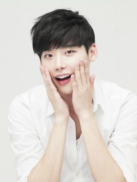 韩国人气男明星李钟硕