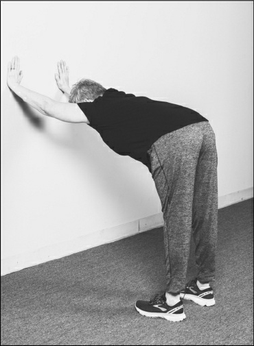 图1 靠墙拉伸腘绳肌