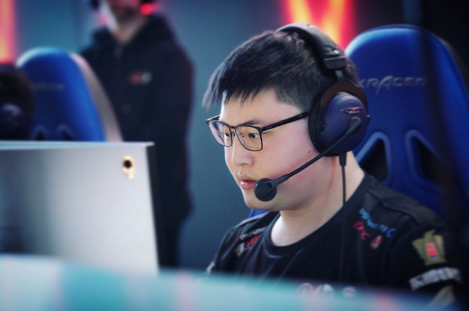 lol:gala真的很一般,有很多ad比他强,imp直播吐槽惹软粉不满 - 哔哩