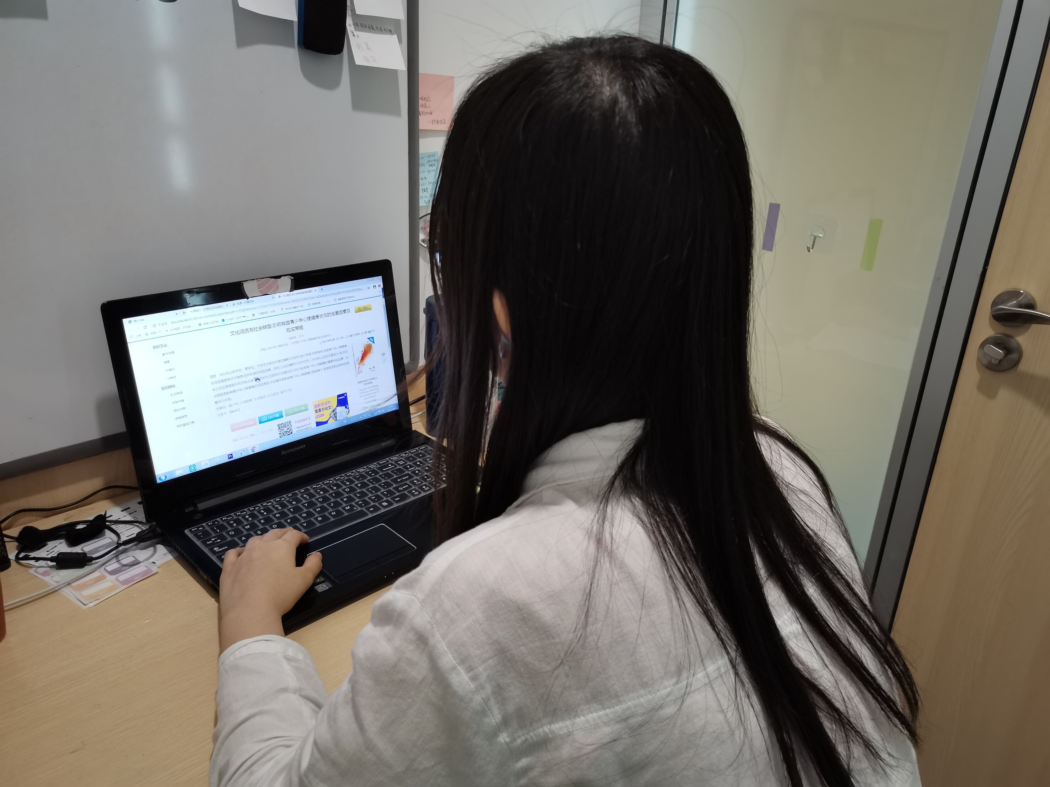 华南师范大学文学院团委烁风云实践服务队开展线上调研活动