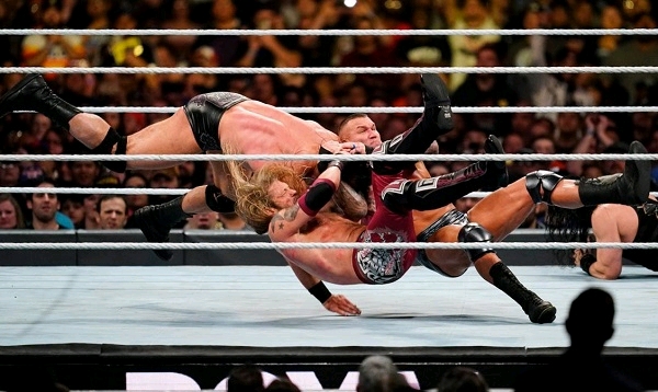 wwe刀锋艾吉终于回归飞冲肩罗曼淘汰aj兰迪威风不减当年