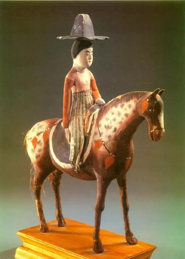 坦领:胸前瑞雪,眼底桃花