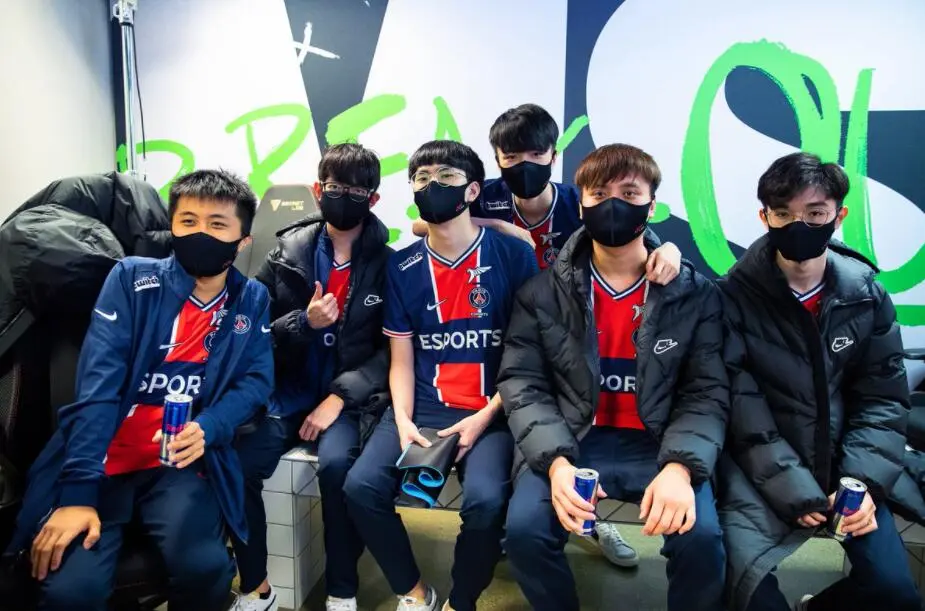 Aggro电竞 Rng危险了 Lec雄狮psg轻松出线 观众 两队必有一场恶战 哔哩哔哩