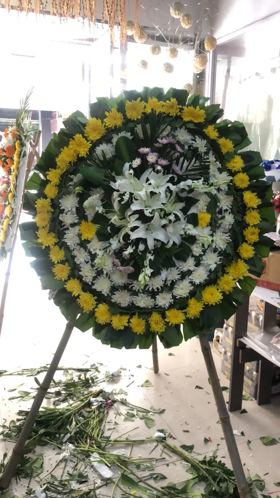 现代葬礼为什么要送花圈 死人送花圈有什么禁忌 哔哩哔哩