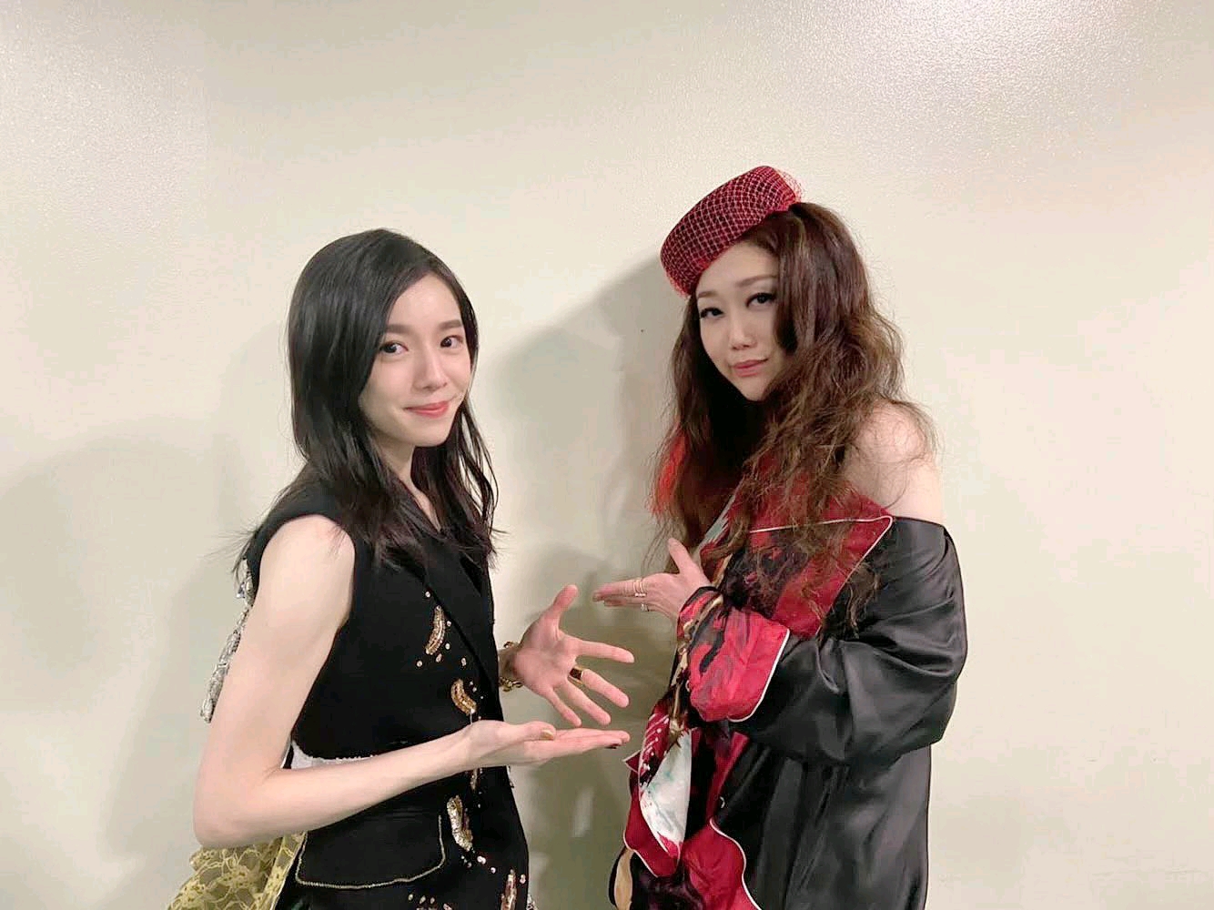 (右)歌手juju