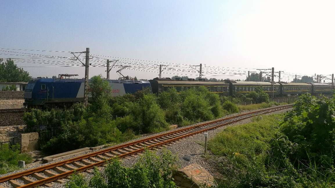 京沪线泰山站拍车图片