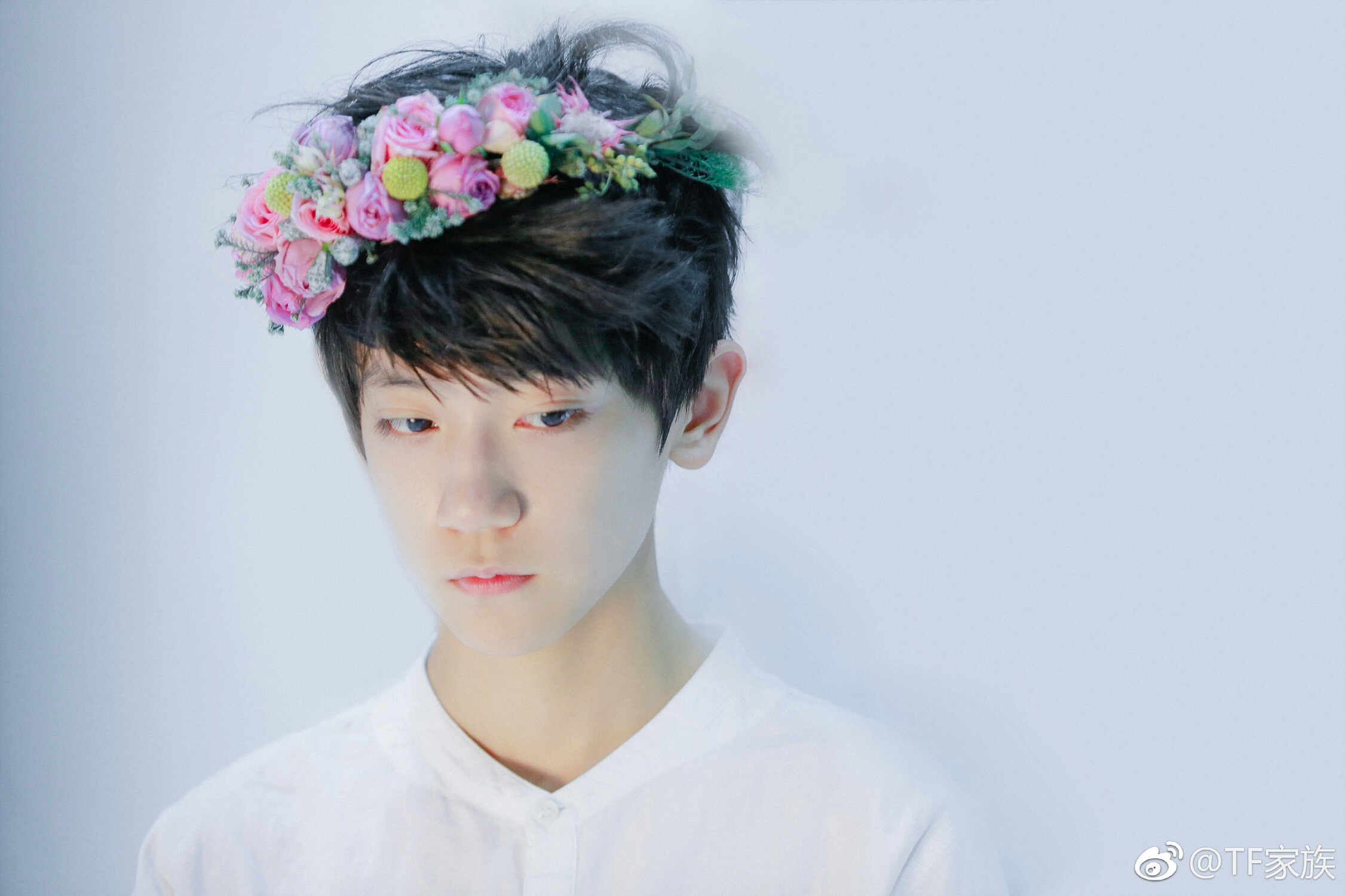 简亓听完陶桃的话之后愣在原地许久,半饷才有些颓