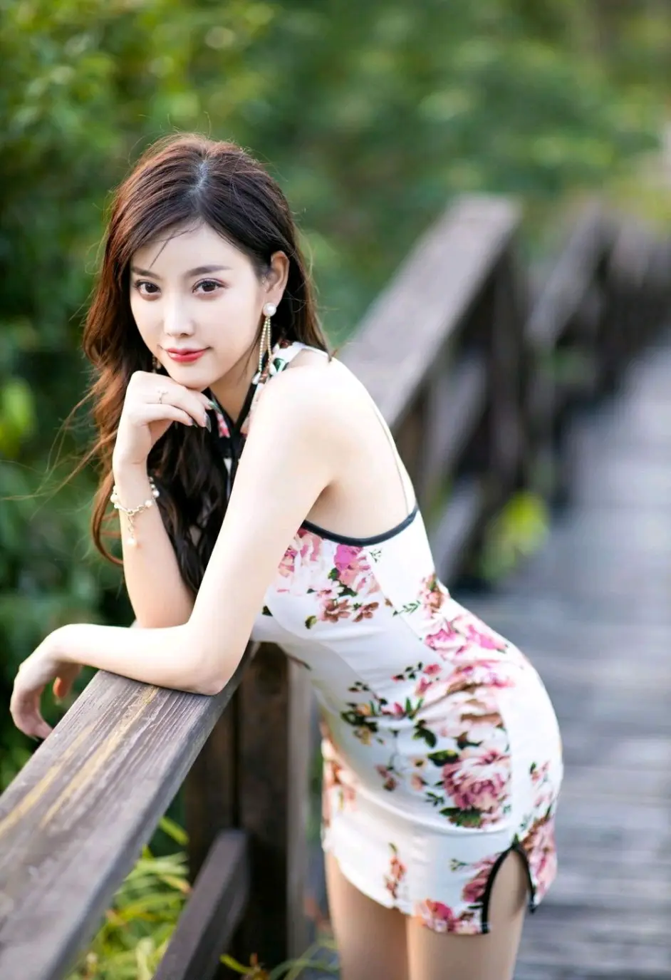 无水印多图 写真 旗袍 美女 女神杨晨晨室外写真 古典韵味旗袍美女 哔哩哔哩