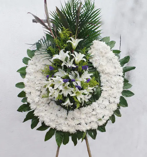 死人花圈多少钱一个 了解死人花圈行情 花圈应该送到哪儿呢 哔哩哔哩