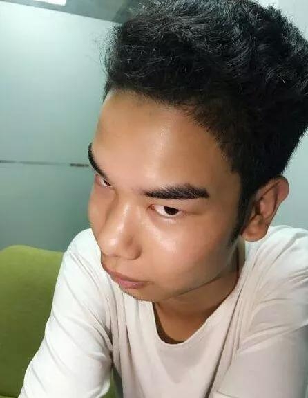 爆18岁小伙被坑2500元后成功进入娱乐圈,接拍广告钱没白花