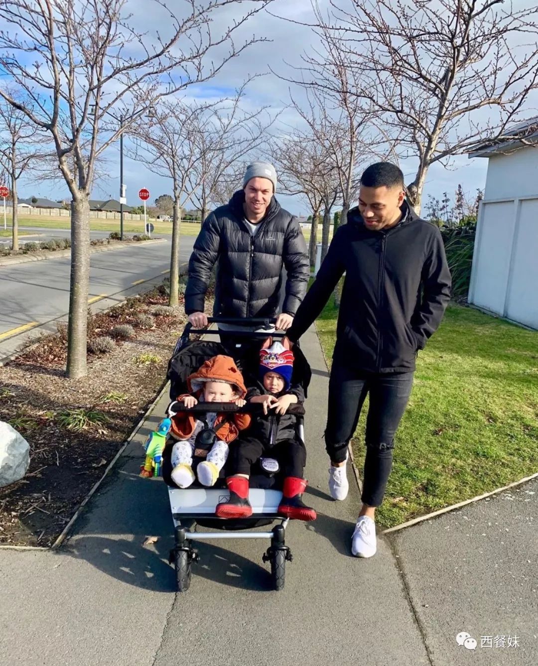 X Factor选秀明星被男友浪漫求婚视频走红外网