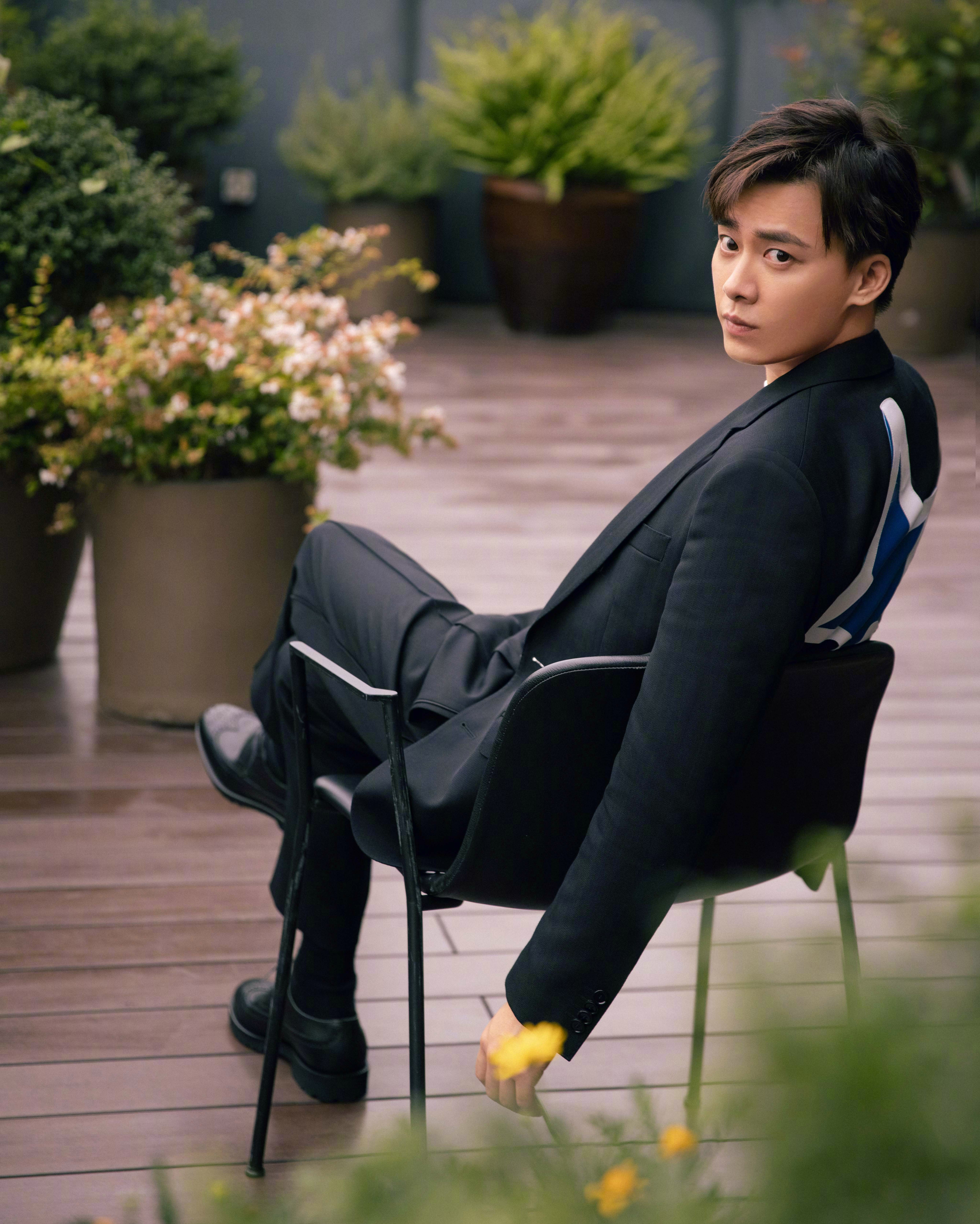 李易峰谈职业与生活:多亏出道前谈了几次恋爱,目前主演的《隐秘而伟大