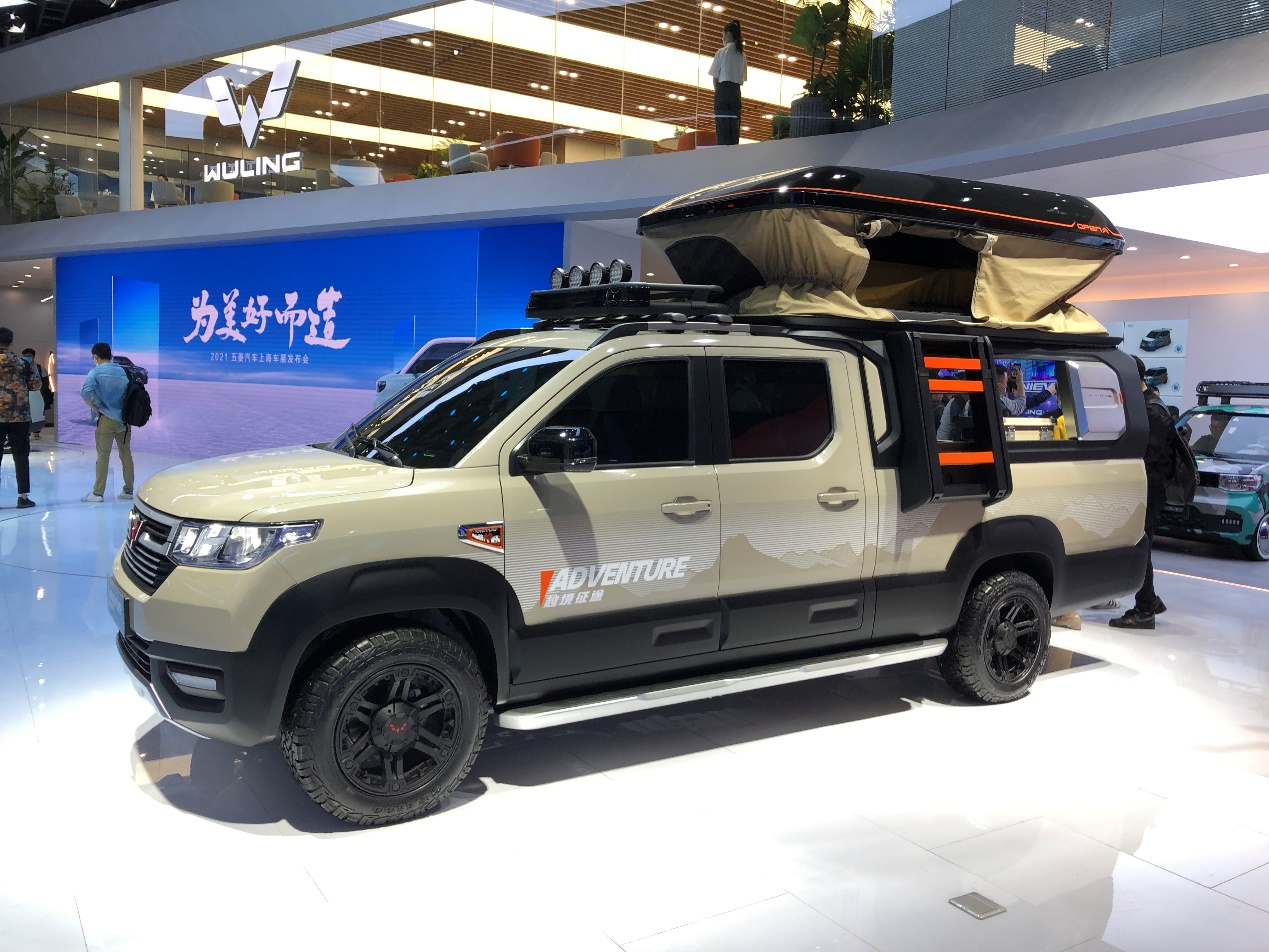躺在车顶看星星,超大货厢全能装,五菱越境征途车展公开亮相