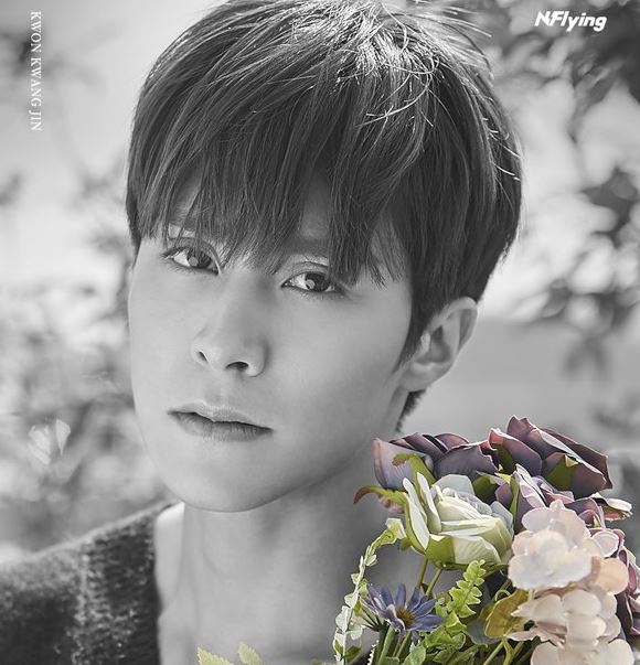 flying权光珍承认与女粉丝交往 被退出组合