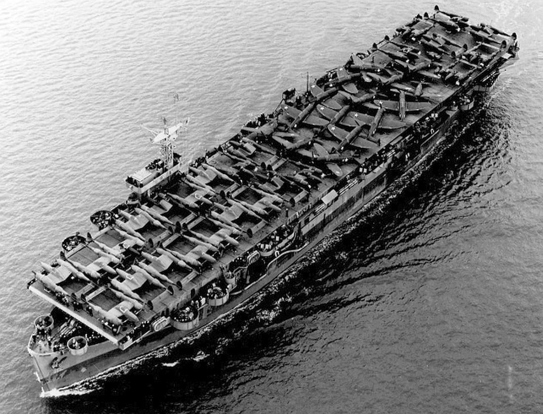 1943年正在执行飞机运输任务的美国海军护航航母巴恩斯号