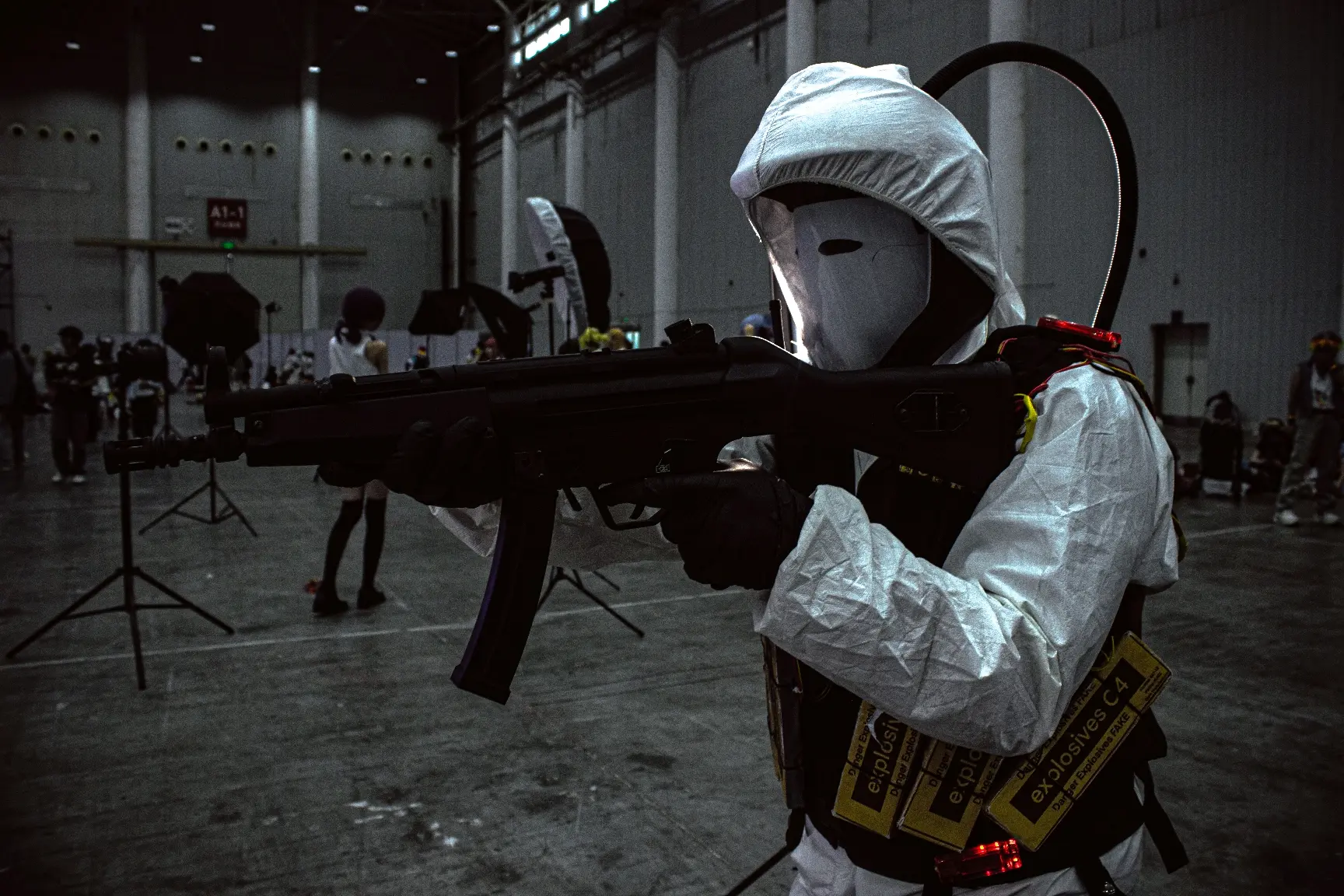 彩虹六号cos 白面具/自爆哥