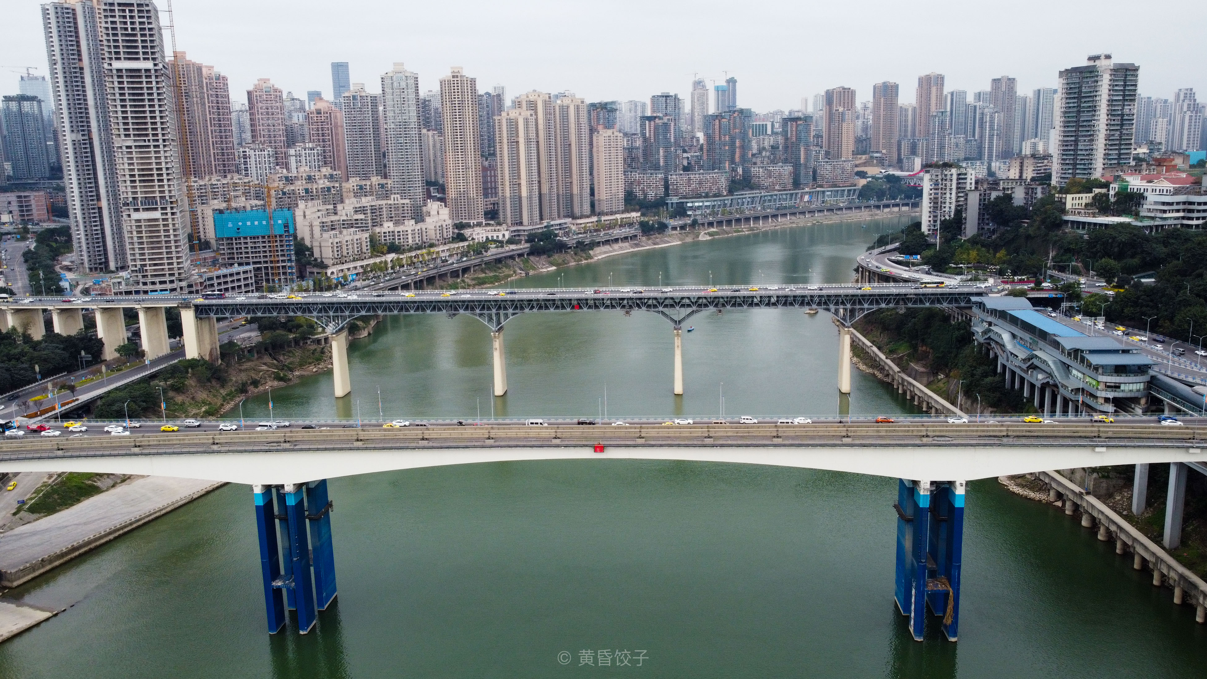 重慶渝澳嘉陵江大橋(近)與嘉陵江大橋(遠)