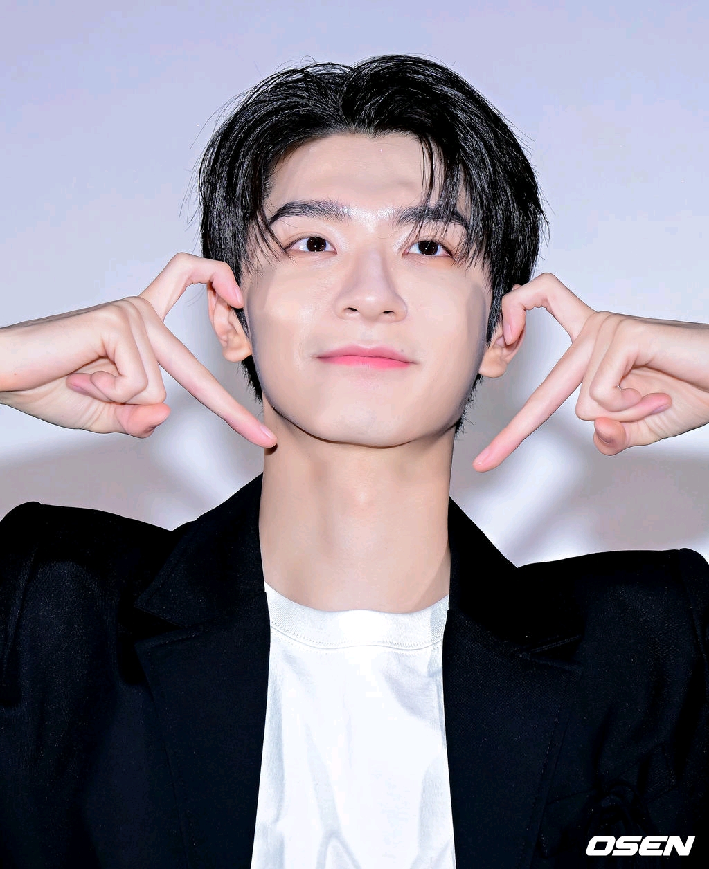 【韩网热议】林一赴韩宣传电影《一周的朋友》韩媒图,舞台问候热情比心 哔哩哔哩