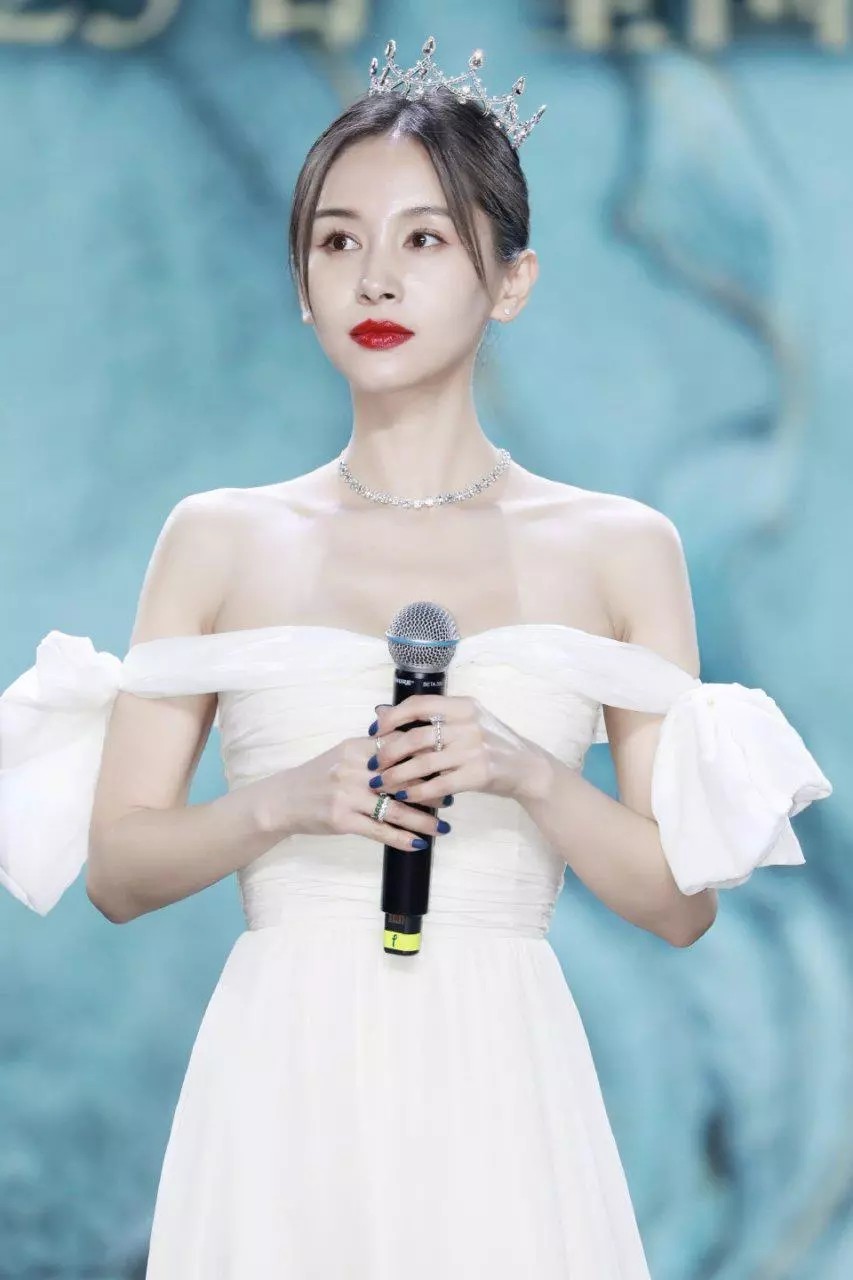 5米身材2米气场?《晴雅集》又妖又灵堪称周迅2.0?